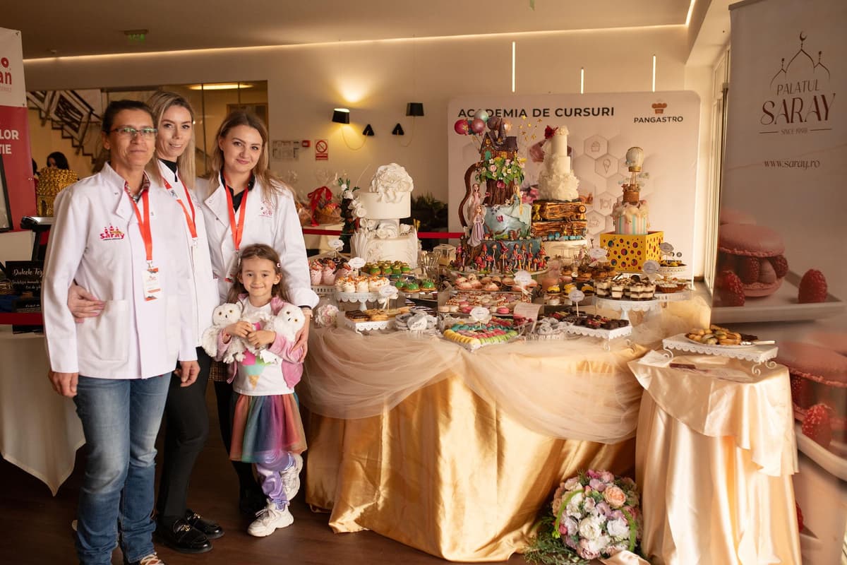 Echipa Cofetaria Saray la expozitie