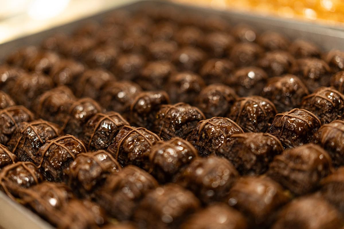 Praline de ciocolata artizanale Cofetaria Saray Brasov